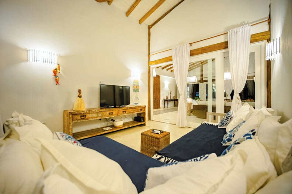 Luxury Double Room, Beach View | Free WiFi, bed sheets