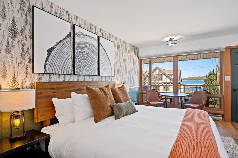 Standard Single Room, 1 King Bed | Premium bedding, free WiFi, bed sheets