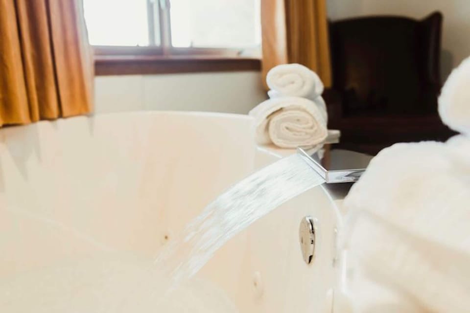 Jetted tub