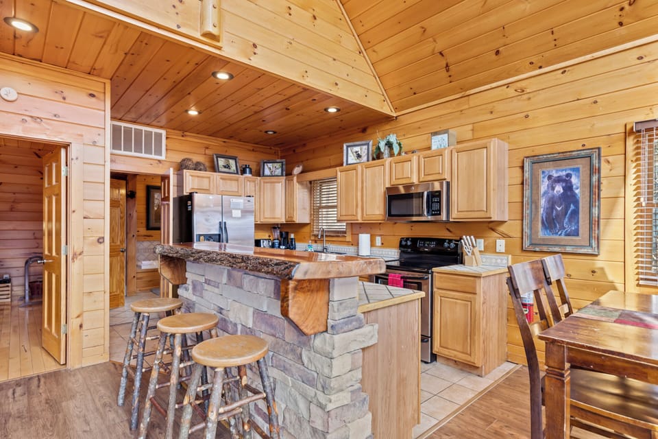 Signature Cabin, 4 Bedrooms, Balcony, Mountain View | Private kitchen | Fridge, microwave, oven, stovetop