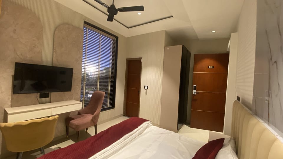 Double or Twin Room, Balcony | Premium bedding, down comforters, memory foam beds, minibar
