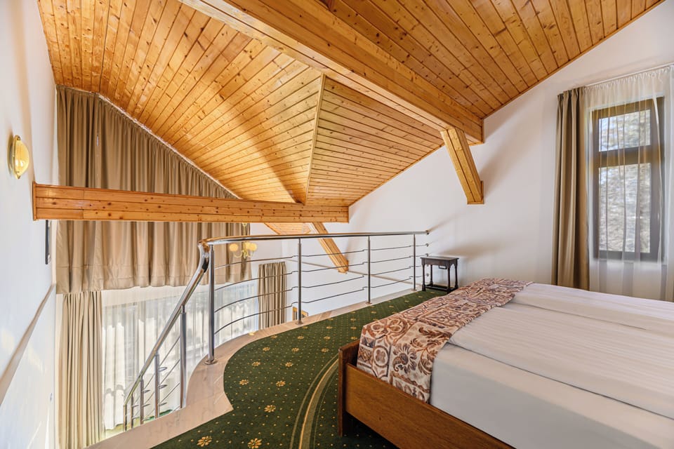 Comfort Suite, Balcony, Mountain View | Desk, laptop workspace, free WiFi