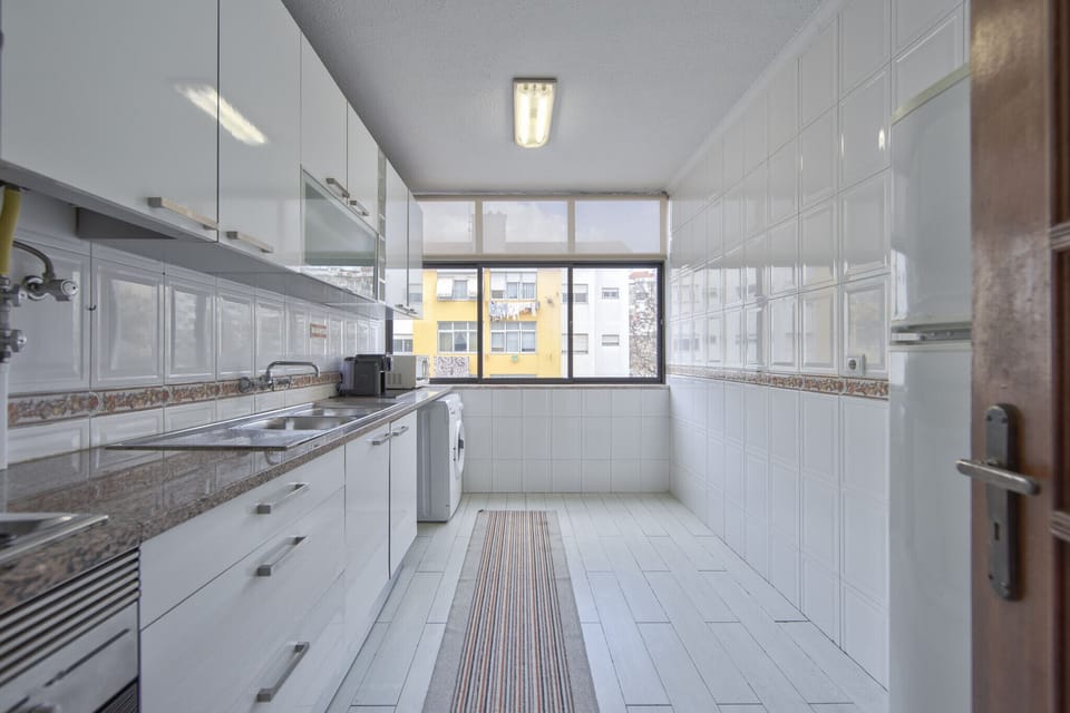 Microwave, oven, coffee/tea maker, electric kettle