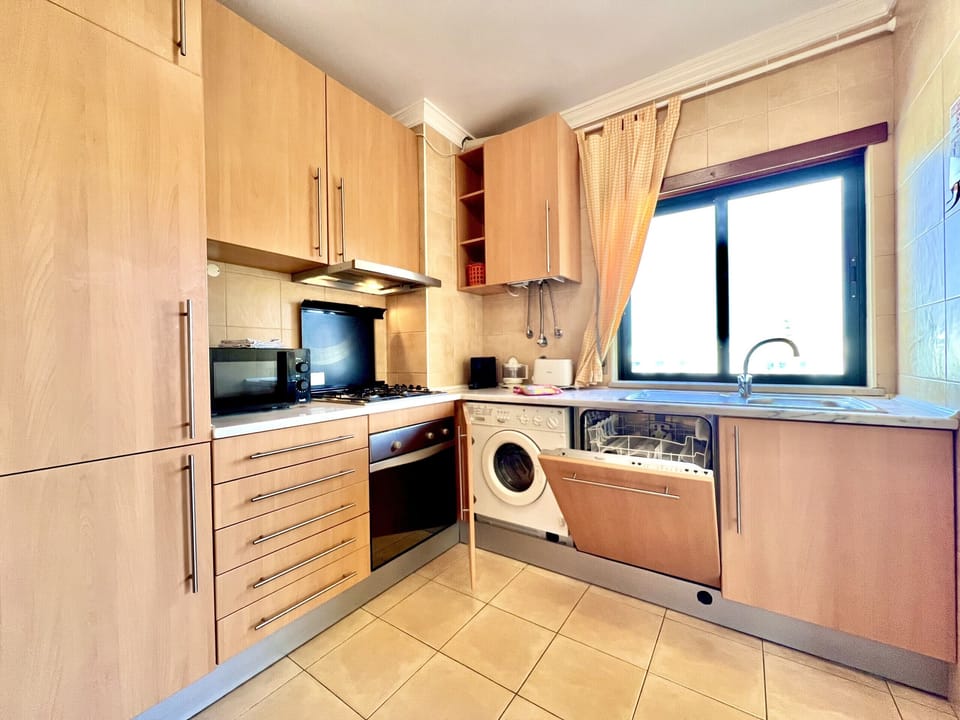 Oven, dishwasher, coffee/tea maker, electric kettle