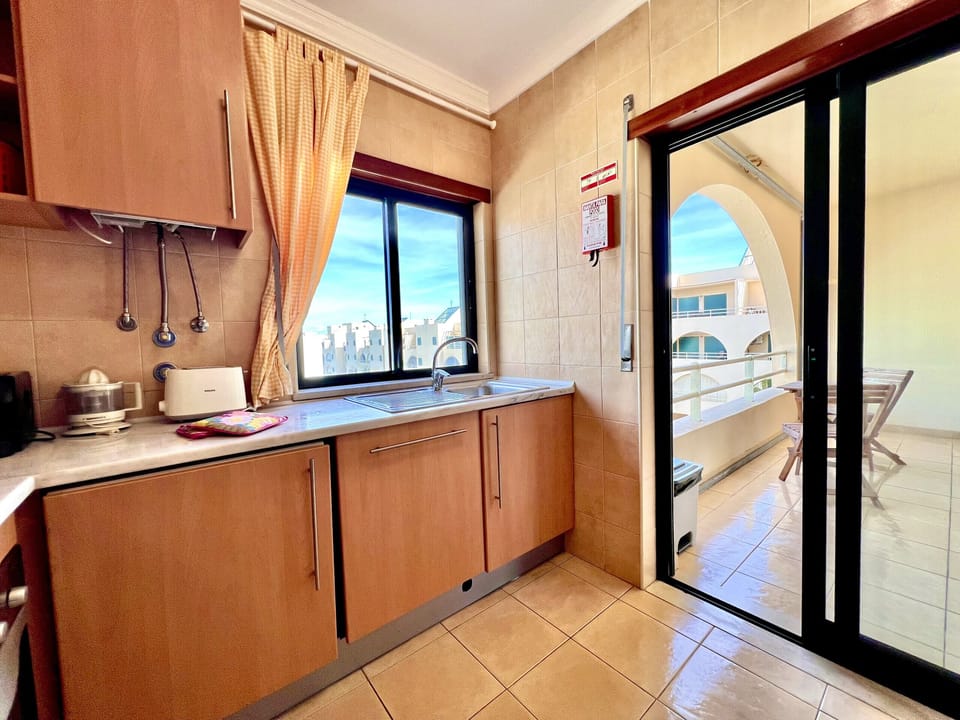 Oven, dishwasher, coffee/tea maker, electric kettle