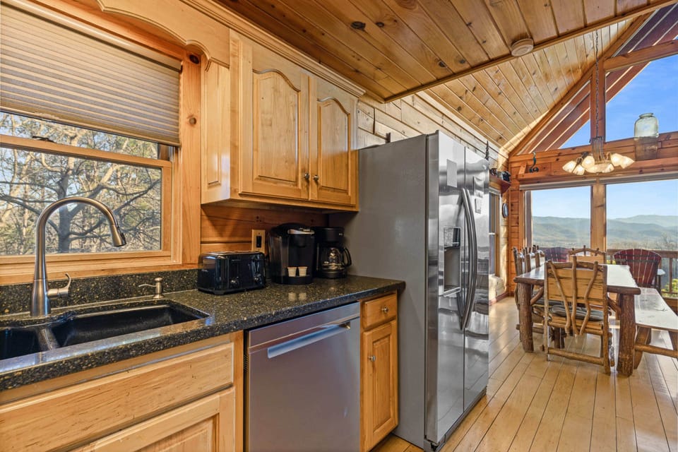 Signature Cabin, Multiple Beds, Kitchen, Mountain View | Private kitchen | Fridge, microwave, oven, stovetop