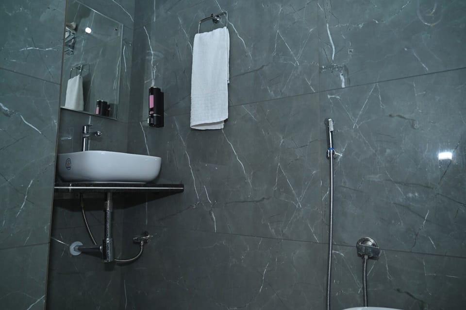 Deluxe Double Room | Bathroom