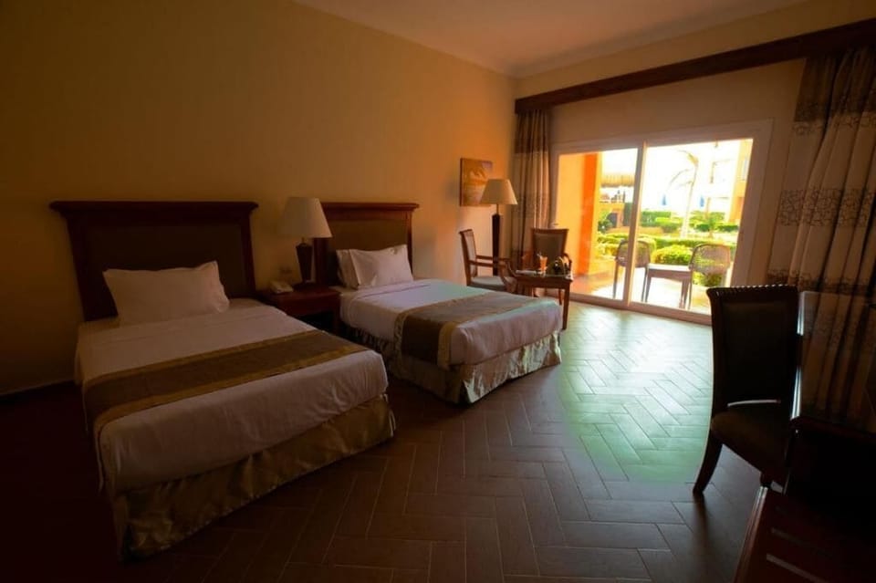 Standard Double or Twin Room, Garden View | Minibar, wheelchair access
