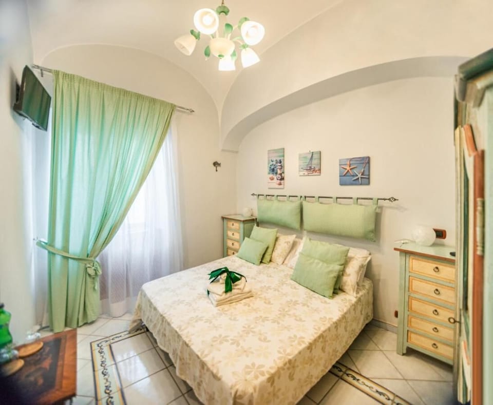 Basic Double Room | Down comforters, minibar, WiFi (free), bed sheets
