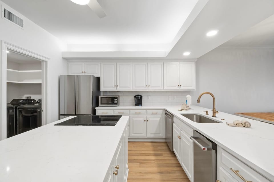 Condo, Multiple Beds (Shipwatch Riverside E104) | Private kitchen | Oven, toaster