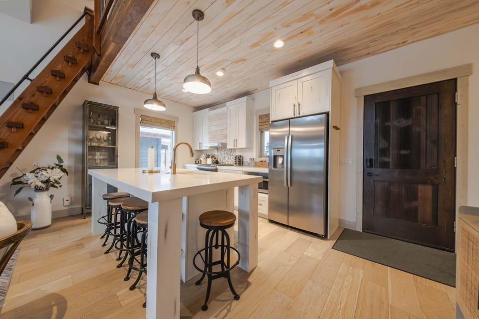 House, Multiple Beds, Hot Tub, Mountain View (Wilderness Club Golfer's Cottage) | Private kitchen | Coffee/tea maker, microwave, oven, stovetop
