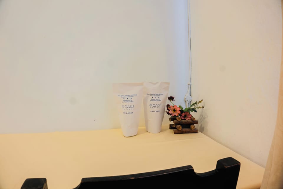 Double or Twin Room | Desk