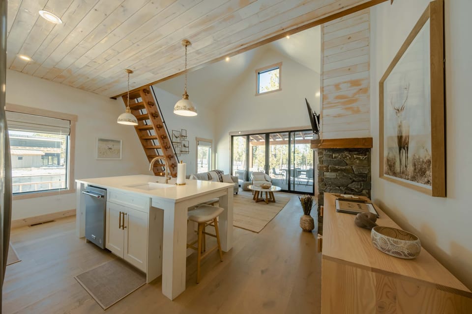 House, Multiple Beds, Hot Tub, Mountain View (Wilderness Club Nest) | Interior