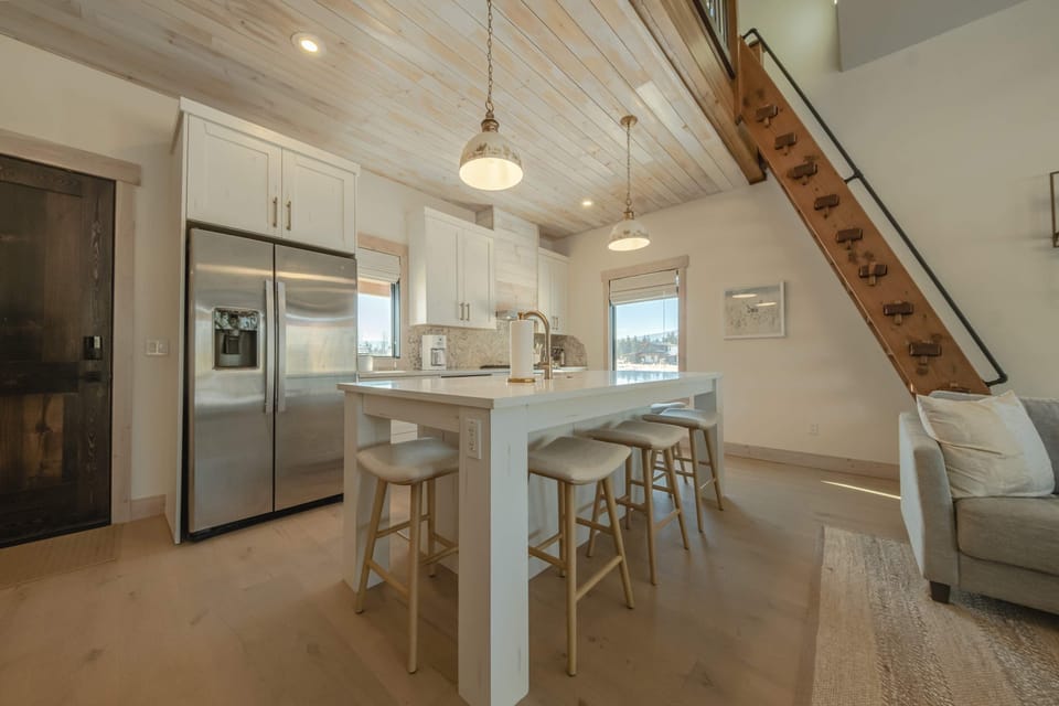 House, Multiple Beds, Hot Tub, Mountain View (Wilderness Club Nest) | Interior