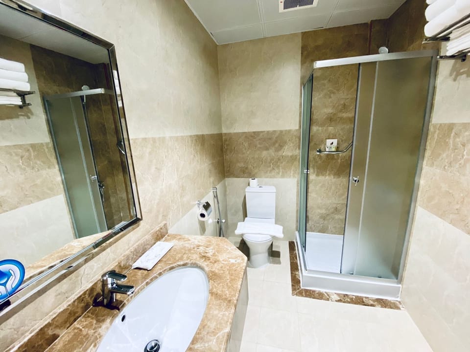 Bathtub, free toiletries, hair dryer, slippers