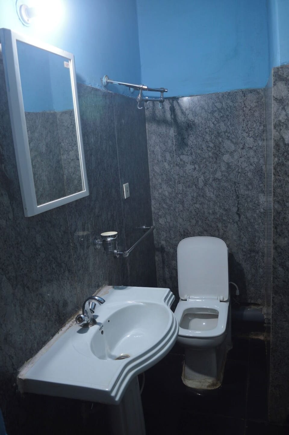 Executive Room, City View | Bathroom | Shower, towels, soap, shampoo