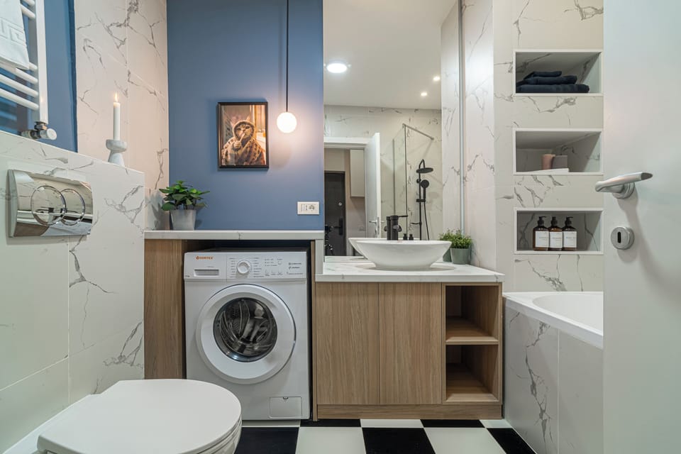 Comfort Studio | Bathroom | Hair dryer, towels, soap, shampoo