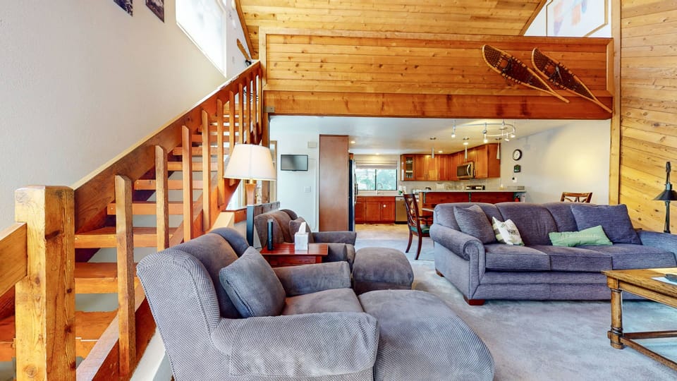 Condo, 3 Bedrooms | Living area | Smart TV, streaming services