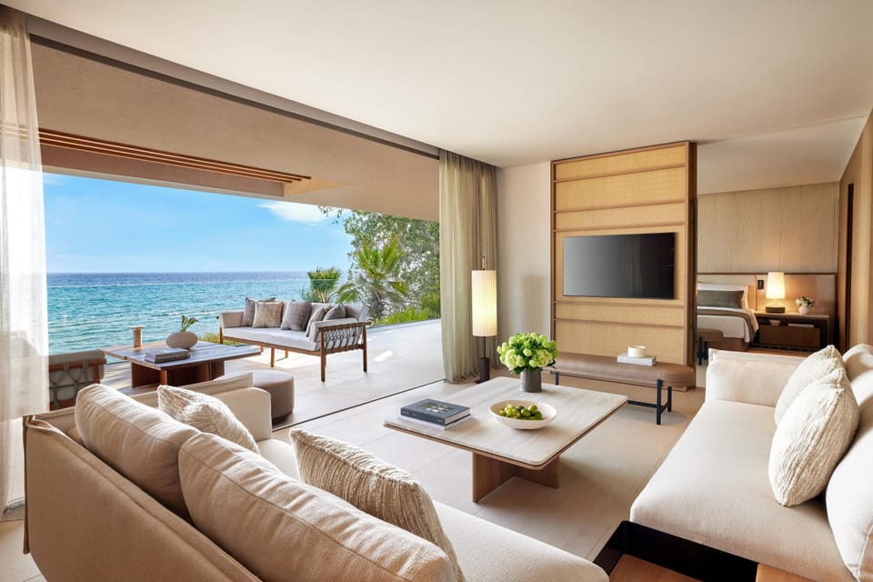 Hypo-allergenic bedding, minibar, in-room safe, desk