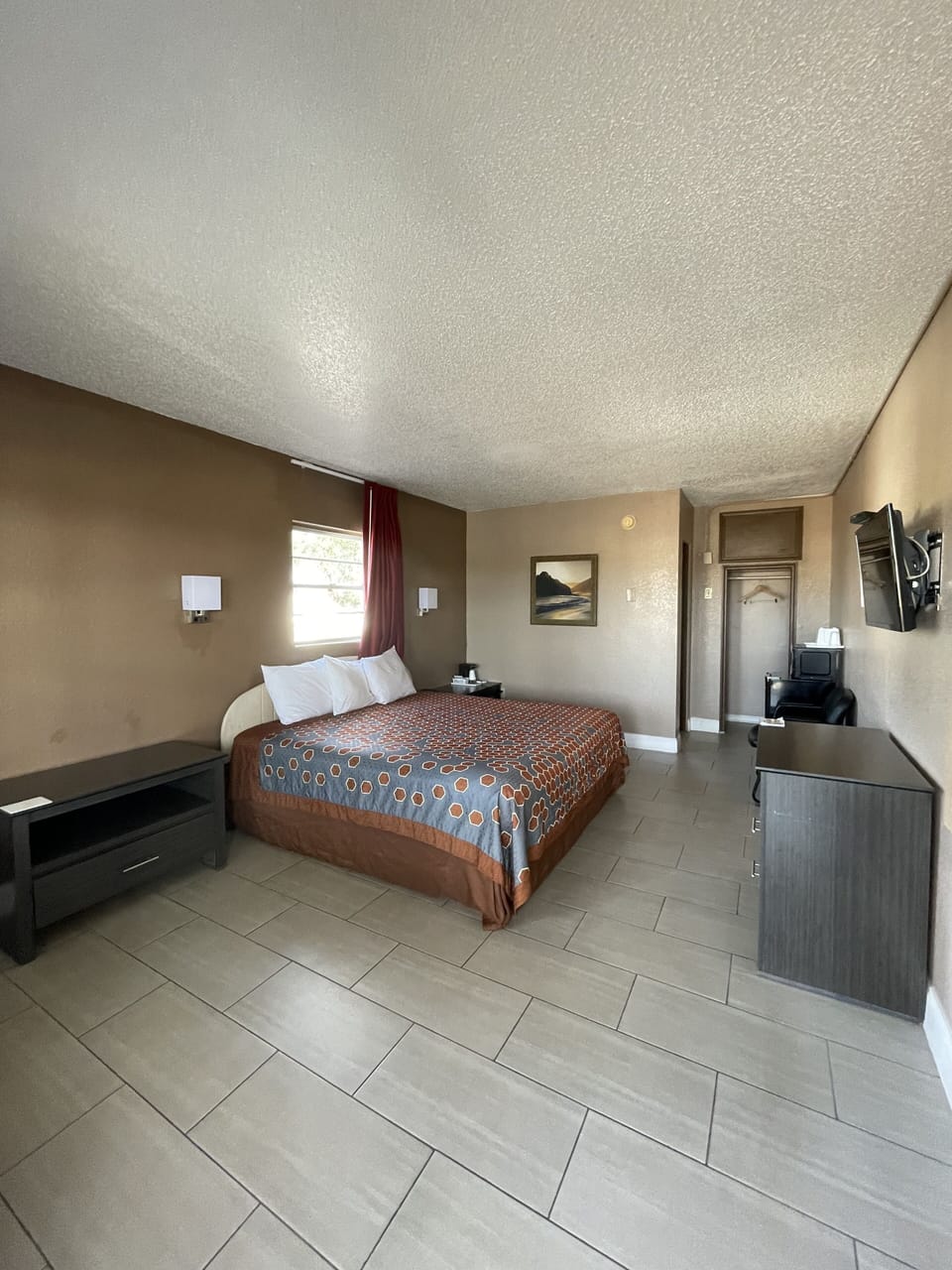 Economy Single Room, 1 Bedroom, Accessible | Blackout drapes, soundproofing, free WiFi, bed sheets