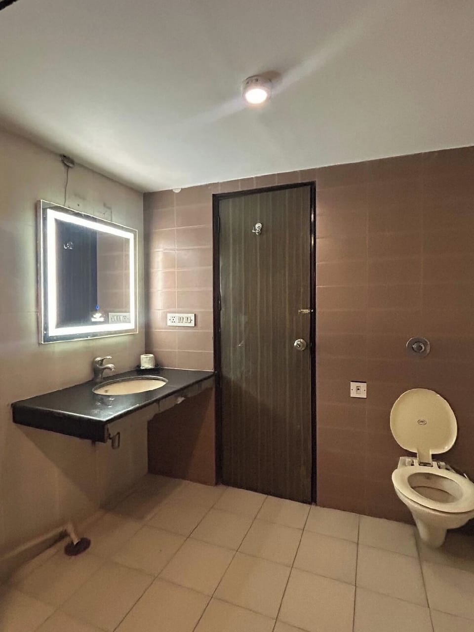 Shower, free toiletries, slippers, towels