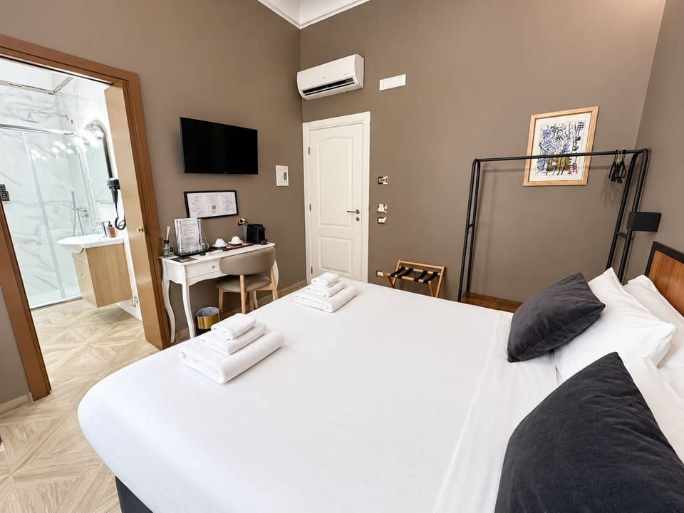 Superior Double Room | In-room safe, desk, laptop workspace, iron/ironing board (on request)