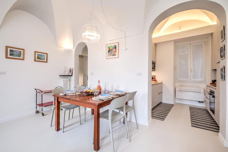 Family Apartment, 1 Bedroom, Microwave (La Dolce Pigna - Old Town) | Dining