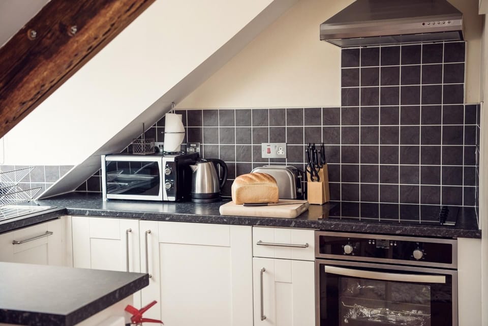 Apartment | Private kitchen | Fridge, microwave, oven, stovetop