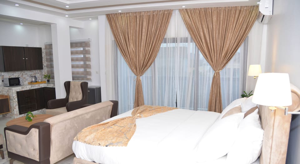 Junior Suite, City View | Down comforters, Tempur-Pedic beds, in-room safe, individually decorated