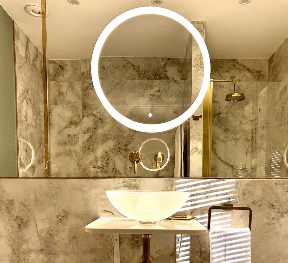 Executive Twin Room | Bathroom | Hair dryer, towels, soap, shampoo