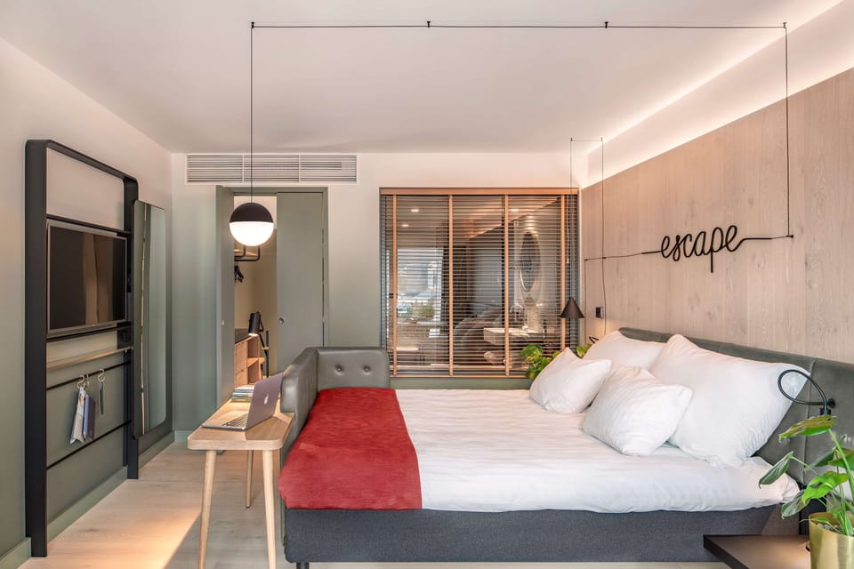 Deluxe Double Room, Balcony | Room amenity