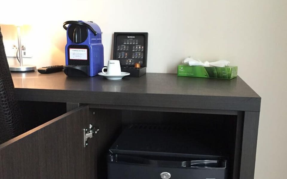 Minibar, desk, laptop workspace, blackout drapes