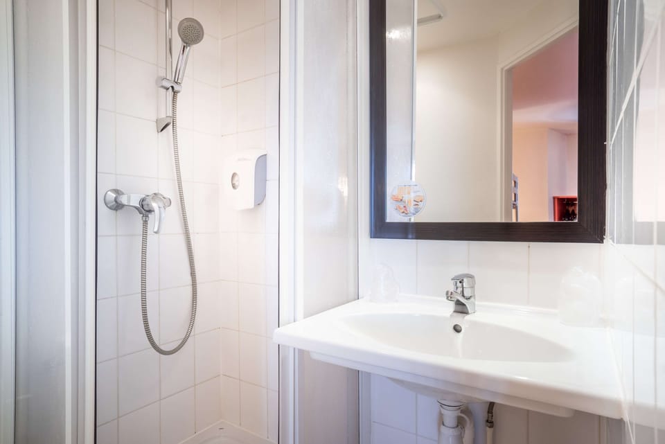 Standard Room, 3 Twin Beds | Bathroom | Shower, eco-friendly toiletries, towels