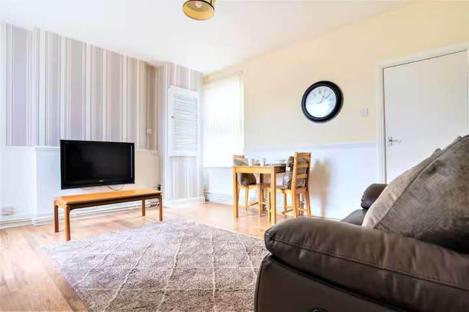 Apartment | Living area | TV