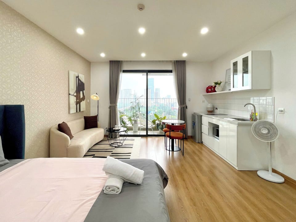 Standard Studio, Balcony | Hypo-allergenic bedding, individually furnished, desk, laptop workspace