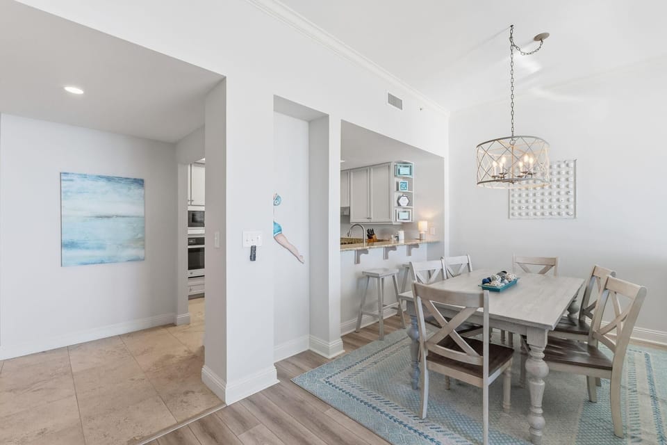 Condo, Multiple Beds (Indigo East 2005 - Junior Penthouse) | Dining