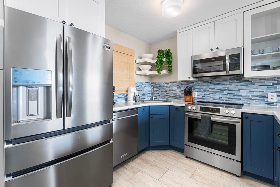 Condo, Multiple Beds, Ocean View (Kailua Village#705) | Private kitchen