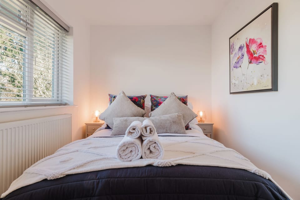 Corner House - Bright 2BD in Cheltenham House in Cheltenham