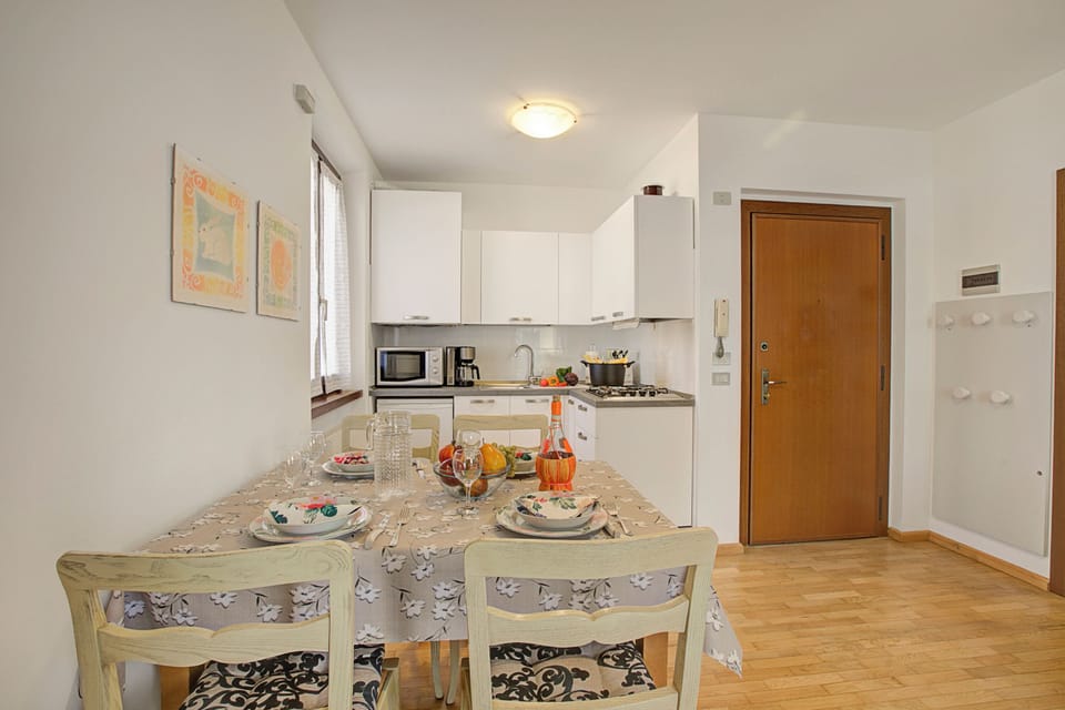 Family Apartment, Multiple Bedrooms (Ardaro 1) | Dining