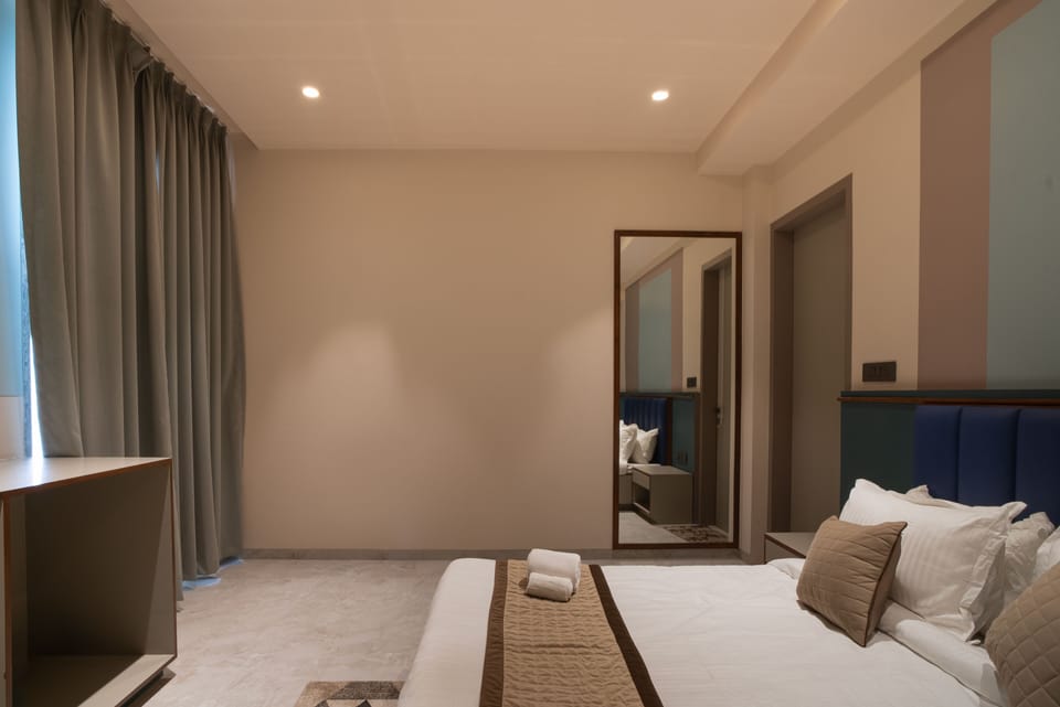 Executive Double Room | Desk