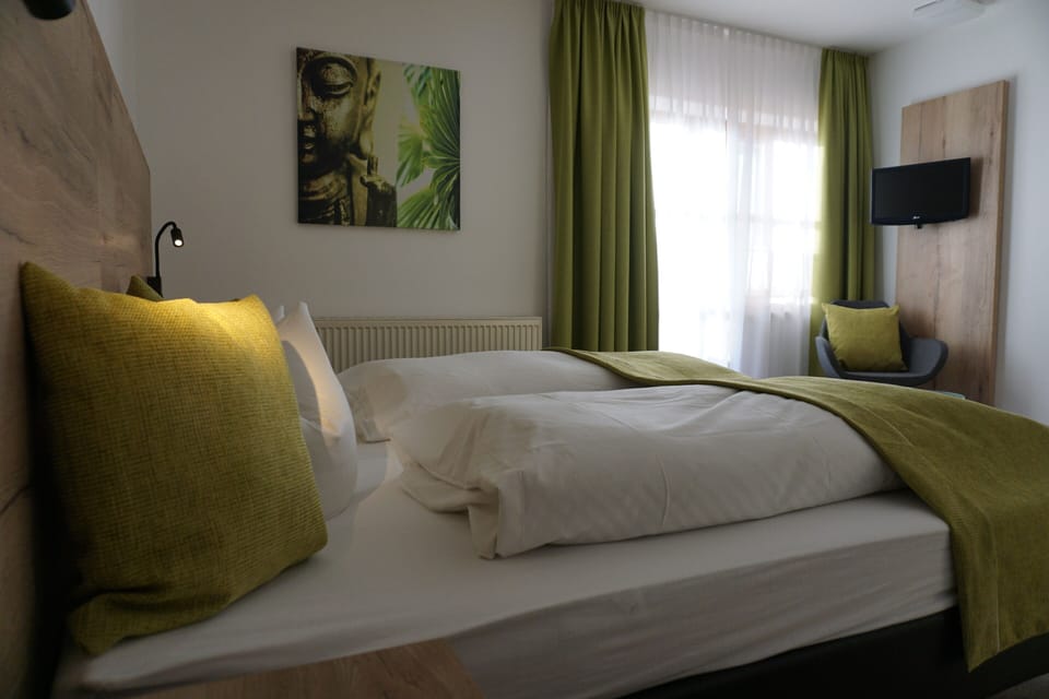 Superior Double Room, Garden View | Desk, laptop workspace, free WiFi, bed sheets