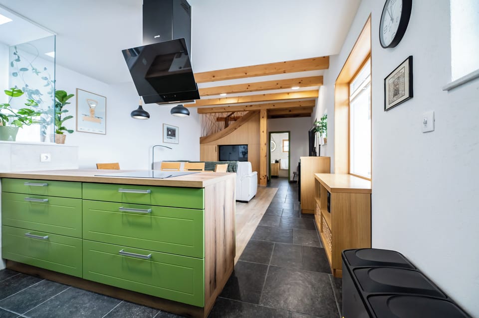 Comfort Apartment | Private kitchen | Electric kettle, toaster