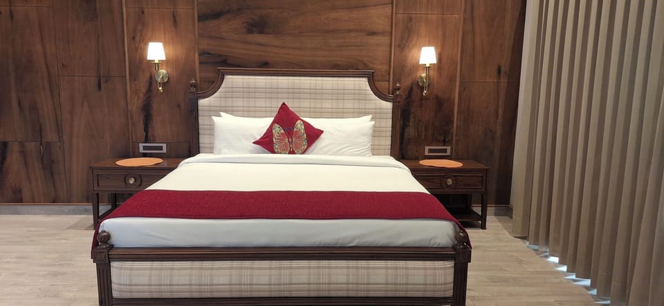 Deluxe Double Room, Balcony, Mountain View | Desk, blackout drapes, iron/ironing board, free WiFi