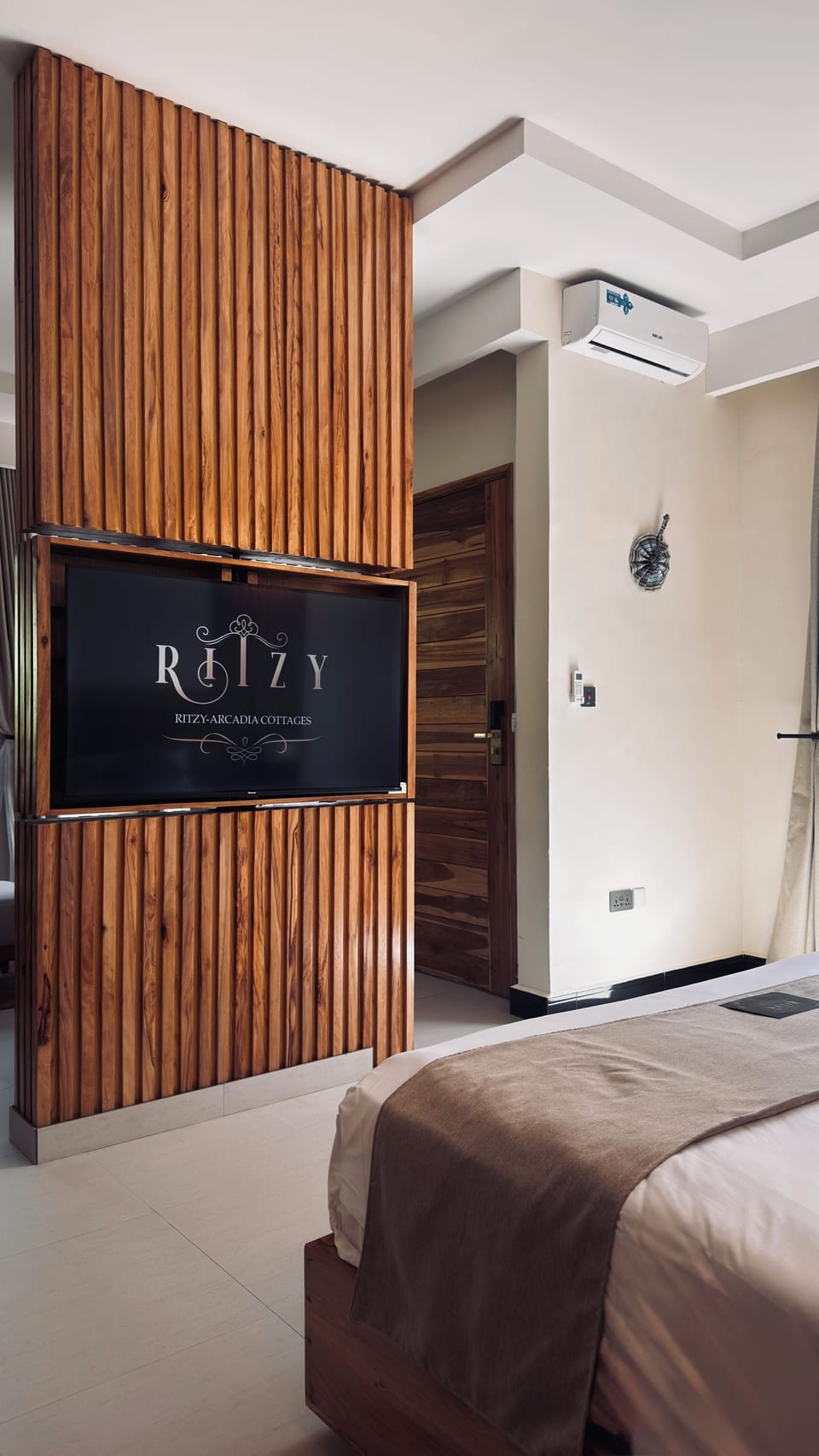 Luxury Double Room, Balcony | In-room safe, desk, laptop workspace, soundproofing