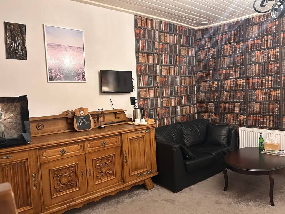 Classic Double Room | Living area