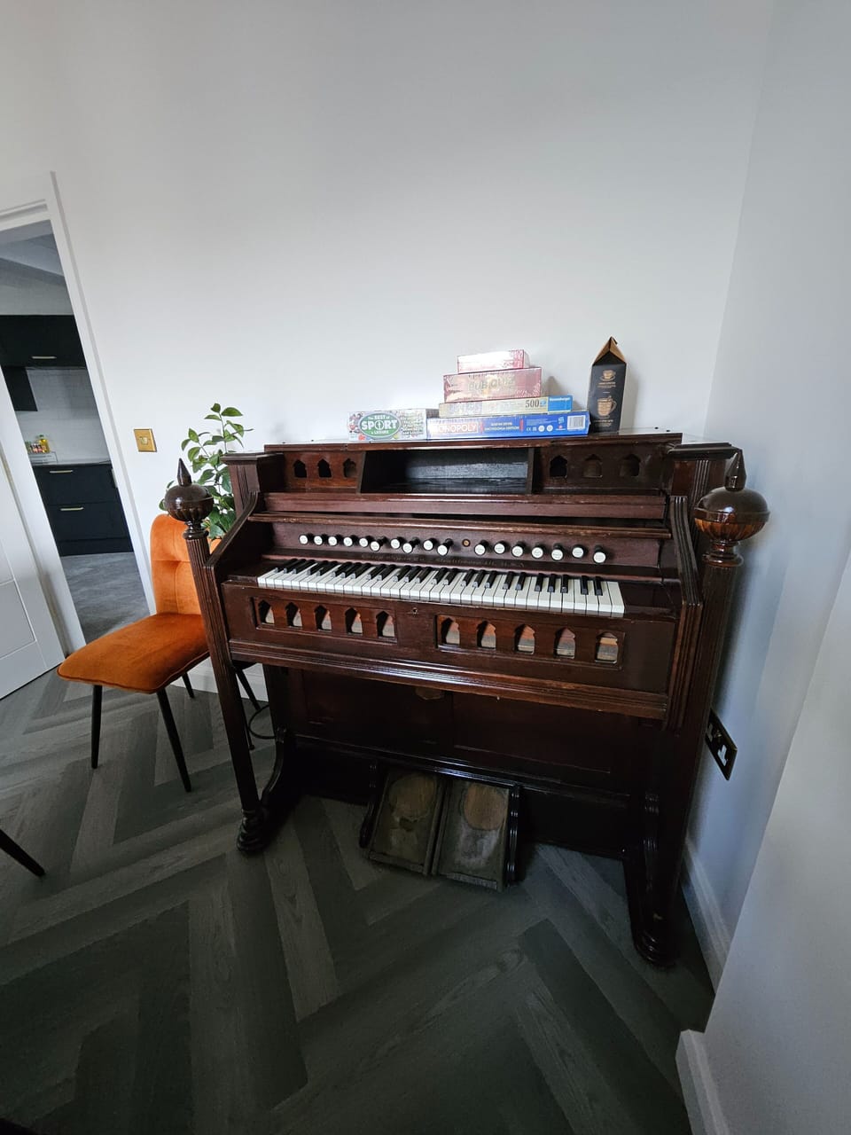 House, 4 Bedrooms, Smoking, Balcony | Dining room