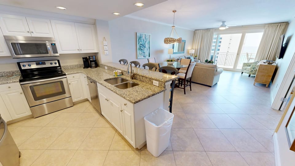 Condo, 3 Bedrooms | Private kitchen | Coffee/tea maker, fridge, oven, toaster