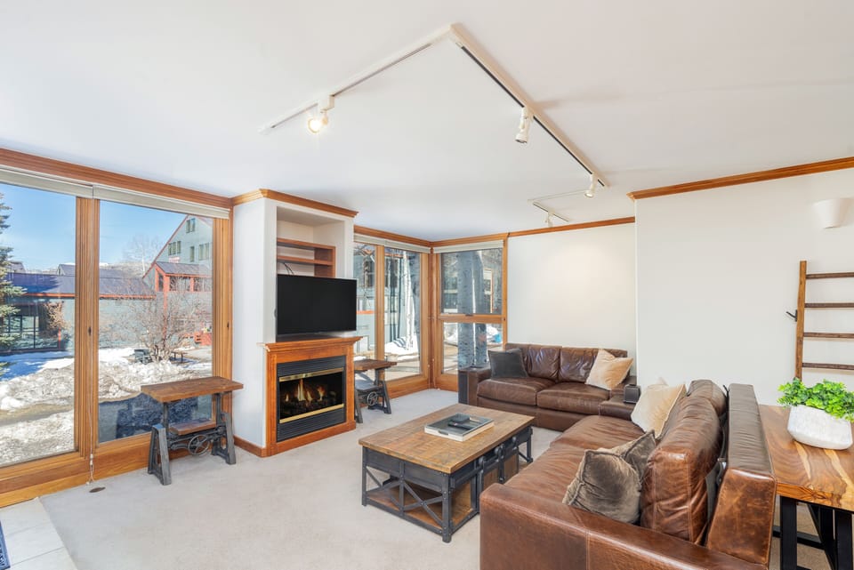 Condo, 2 Bedrooms | Living area | Streaming services