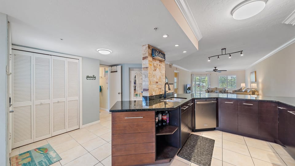 Condo, 1 Bedroom | Interior