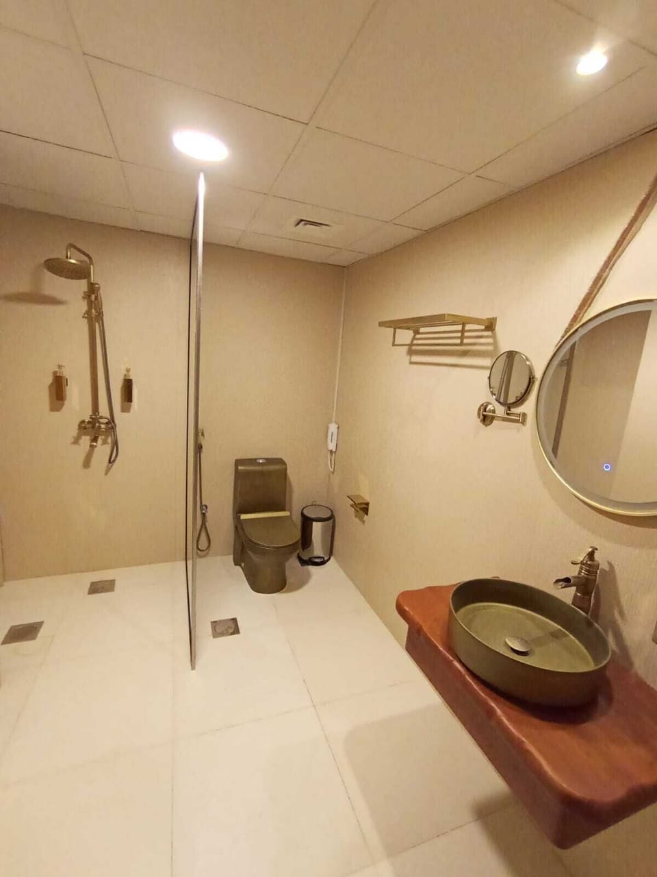 Standard Double Room, Courtyard View | Bathroom | Shower, rainfall showerhead, free toiletries, hair dryer